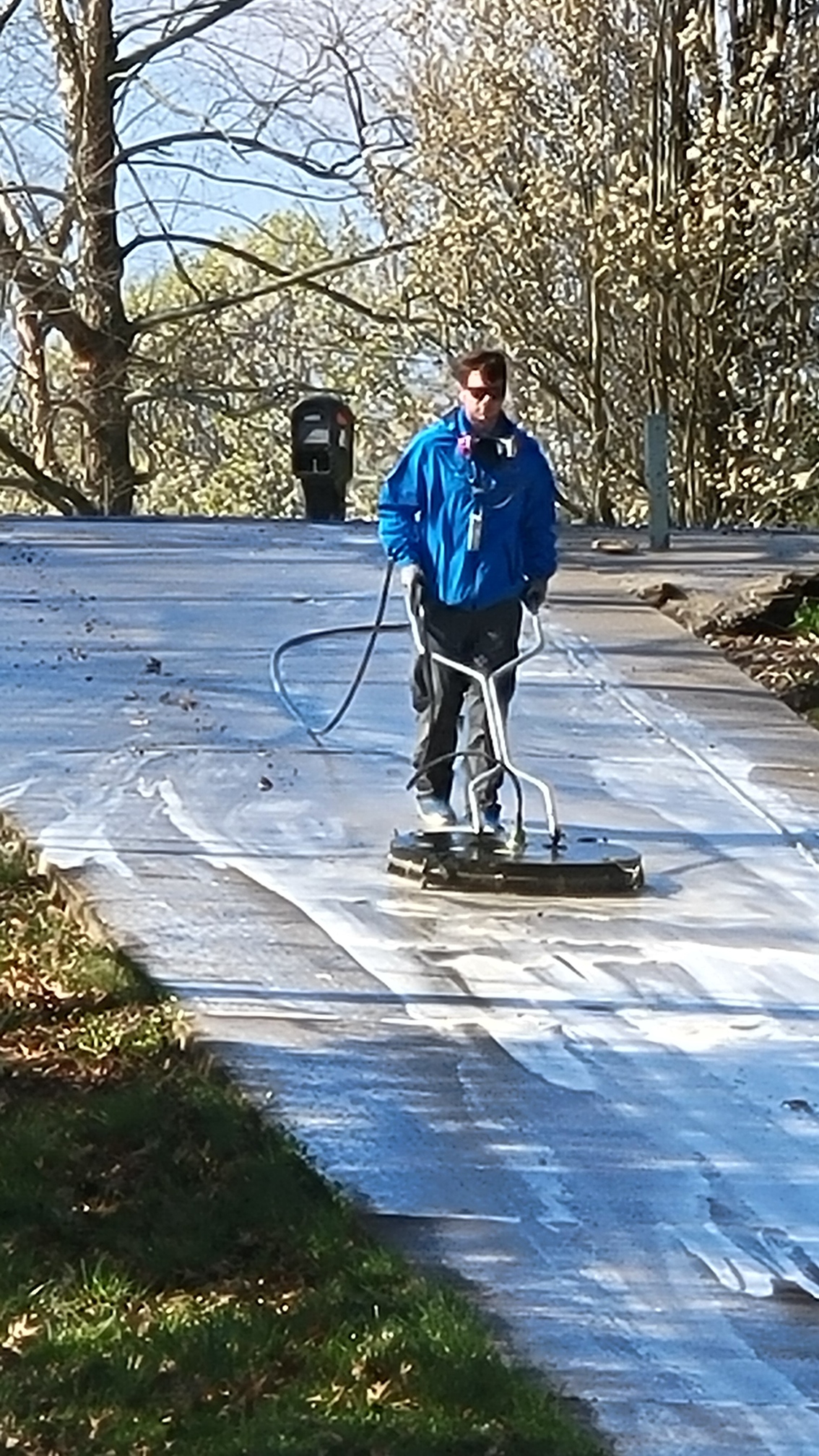 Drew's Pressure Washing Concrete Driveway Cleaning